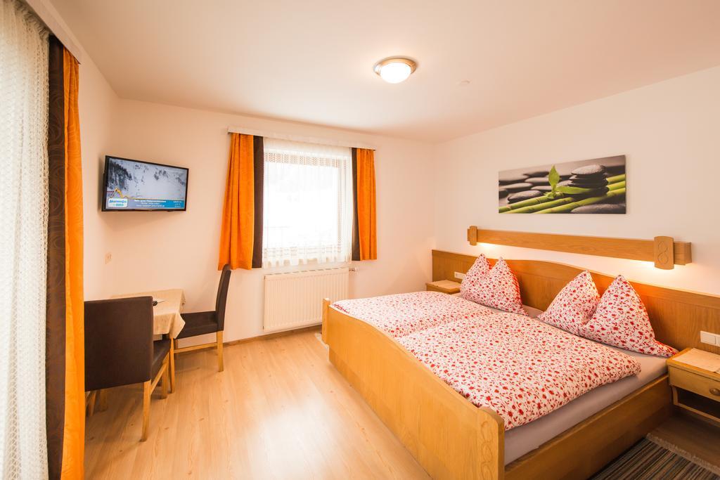 Hotel Pension Barbara Занкт-Мартін-ам-Тенненґебірґе Екстер'єр фото